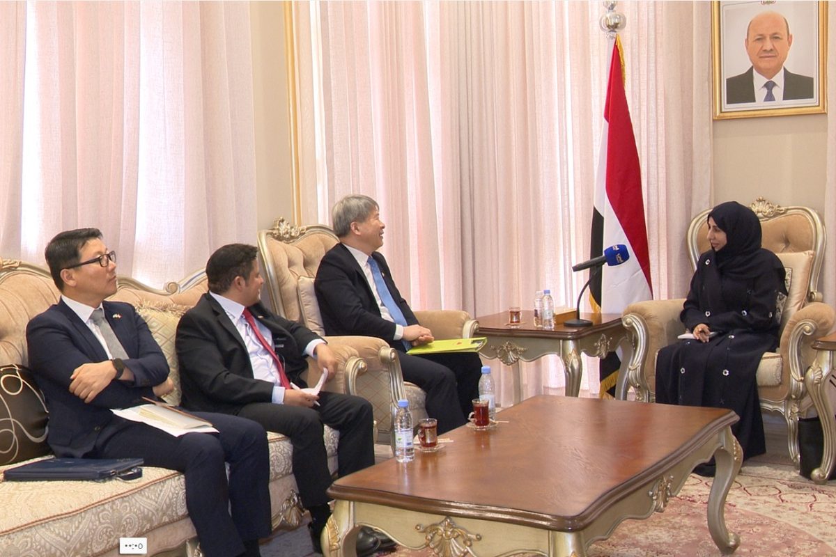 Minister of Planning Discusses Expanding Development Cooperation with South Korean Ambassador