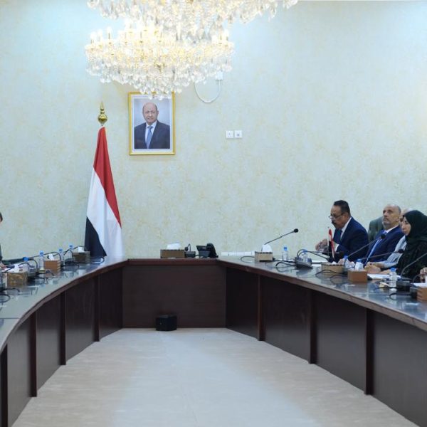 فريق حكومي يناقش مع وفد البنك الدولي تعزيز الشراكة وتوسيع الدعم الخدمي والاقتصادي والتنموي