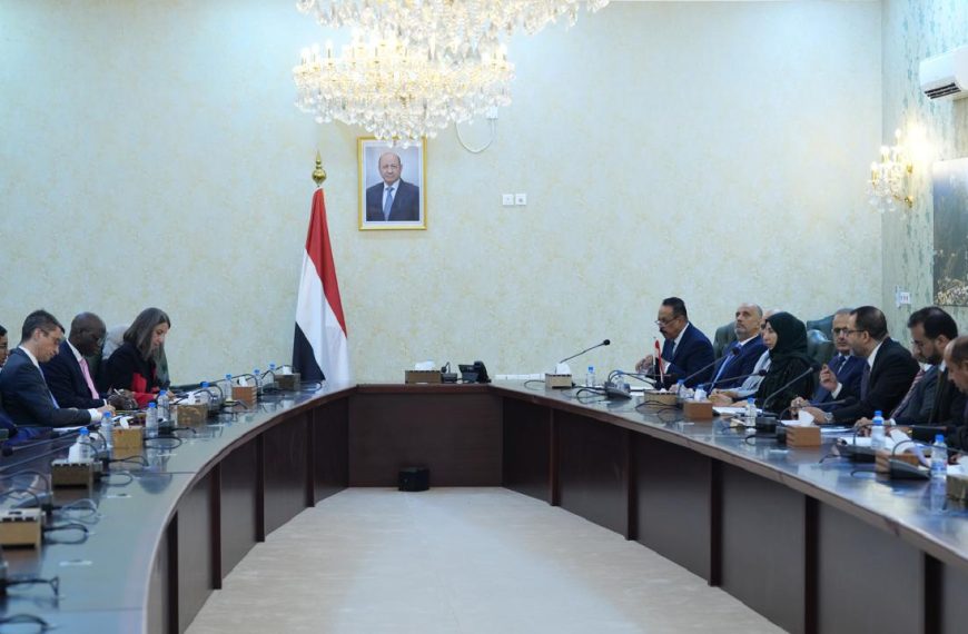 فريق حكومي يناقش مع وفد البنك الدولي تعزيز الشراكة وتوسيع الدعم الخدمي والاقتصادي والتنموي