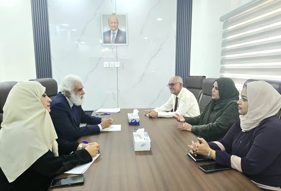 وزير التخطيط يناقش مع وزيرة الدولة لشؤون المرأة تعزيز برامج تمكين المرأة