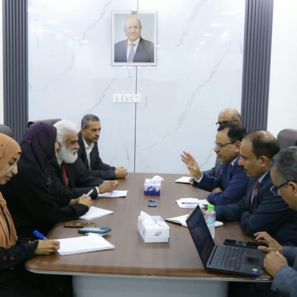 وزيرا التخطيط والزراعة يناقشان آلية التنسيق المشترك لدعم وتمويل المشاريع المتعلقة بالقطاع الزراعي والسمكي